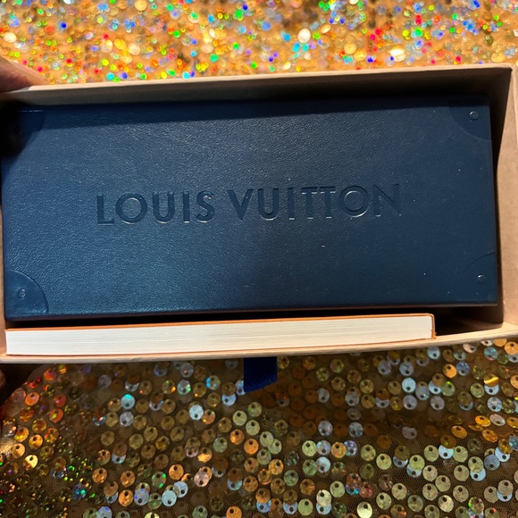 AUTHENTUC LOUIS VUITTON SUNGLASSES - Picture 5 of 5